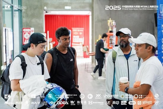 通过面对面、电话、邮件、传真、论坛等多种途径为玩家提供快捷的服务。案例展示