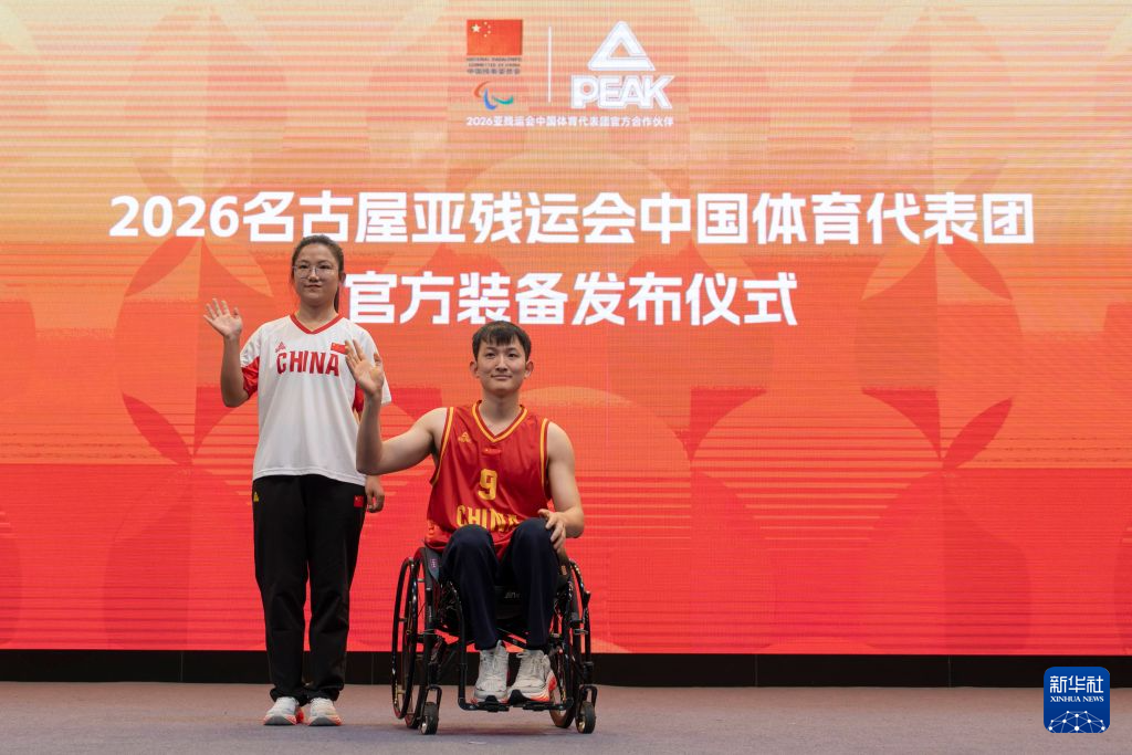 专业通过面对面、电话、邮件、传真、论坛等多种途径为玩家提供快捷的服务。服务
